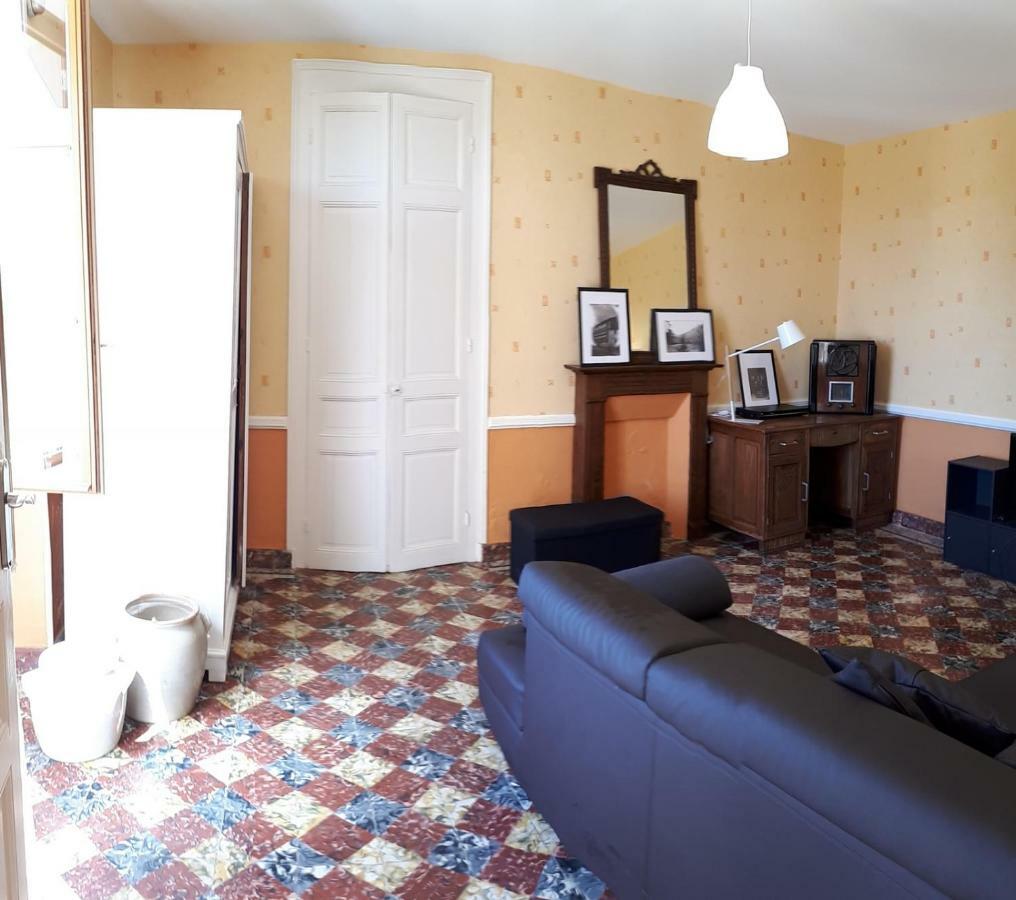 Grand Gite Maison D Alice Auvergne - 15 Personnes Saint-Bonnet-les-Quarts エクステリア 写真