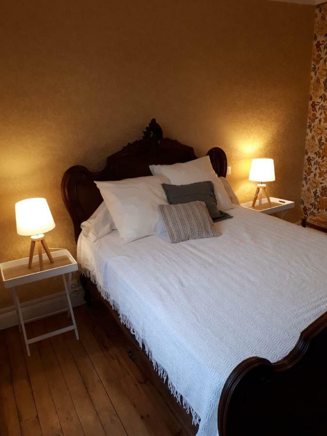 Grand Gite Maison D Alice Auvergne - 15 Personnes Saint-Bonnet-les-Quarts エクステリア 写真